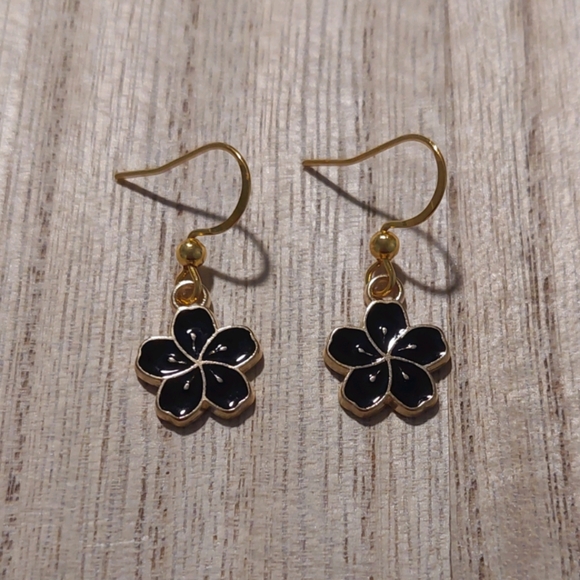 Brand new handmade black flowers golden dangle hook earrings - Picture 1 of 1